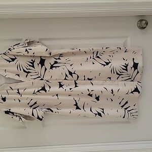 🌼 ANN‎ TAYLOR FLORAL BLACK AND OFF WHITE/ CREAM DRESS. SIZE SMALL